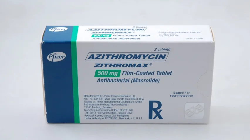 Azithromycin A box of Pfizer's Zithromax (Azithromycin) 500 mg film-coated tablets, a macrolide antibacterial, indicating a pack of 3 tablets, sealed for protection.
