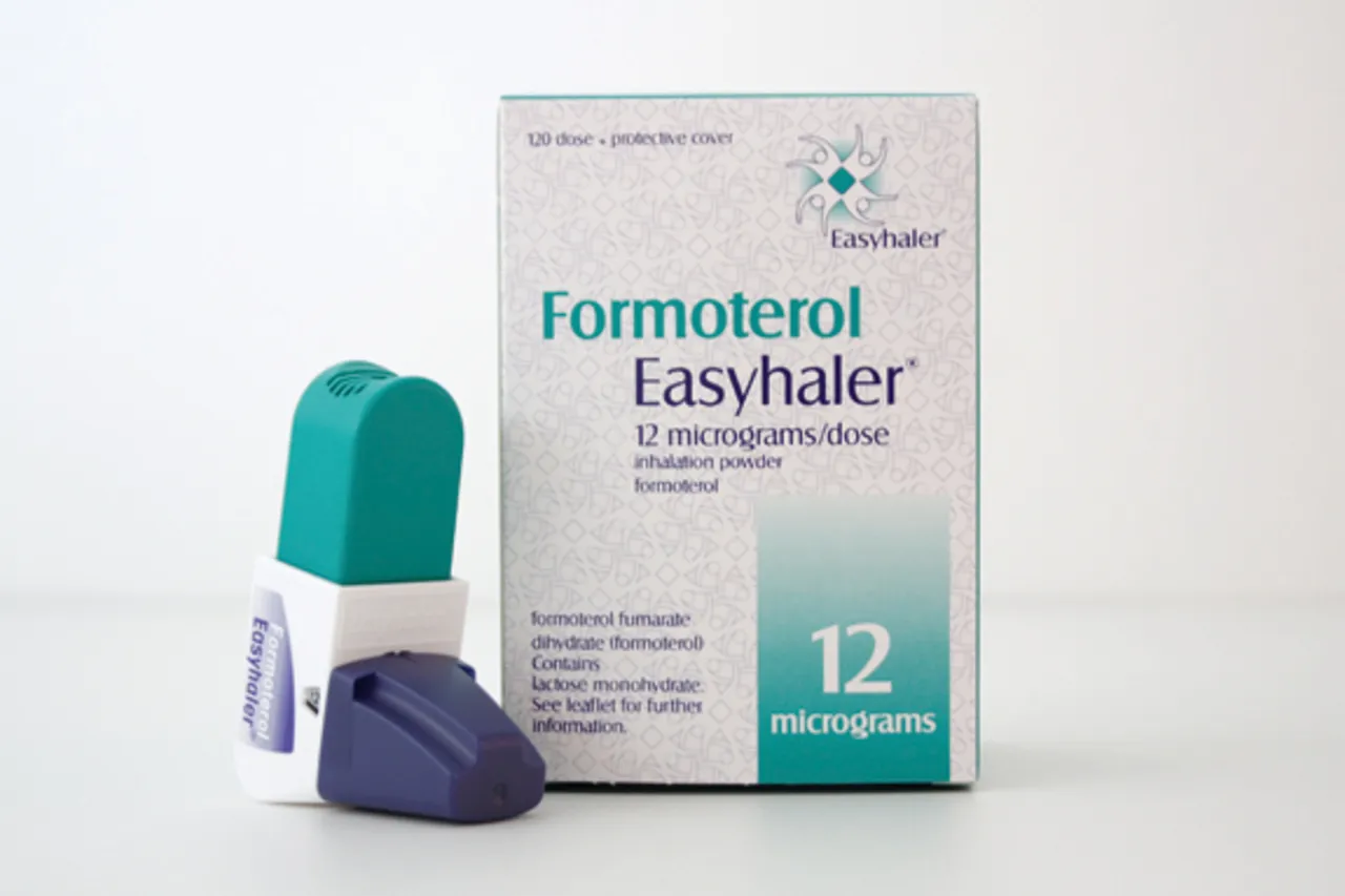 A box and an inhaler of Formoterol Easyhaler 12 micrograms/dose inhalation powder.
