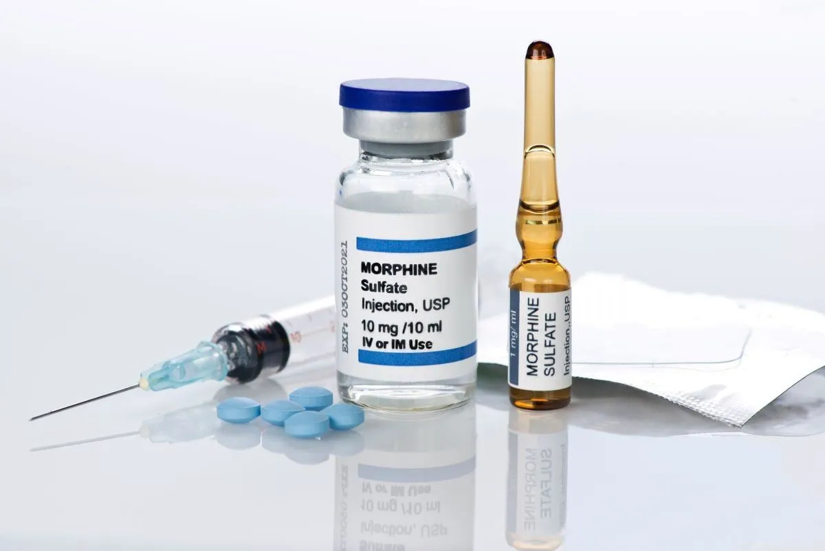 A vial, an ampule, and a syringe with tablets of Morphine Sulfate Injection, USP, 10 mg/10 mL.