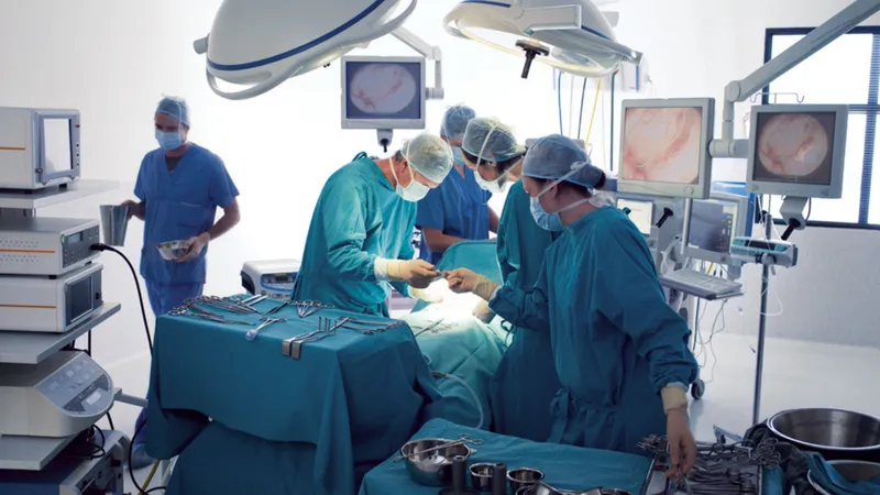 Surgical treatment for stage 2 uterine cancer