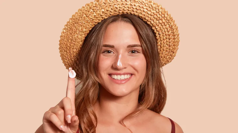 Applying sunscreen helps protect the skin in patients with discoid lupus erythematosus